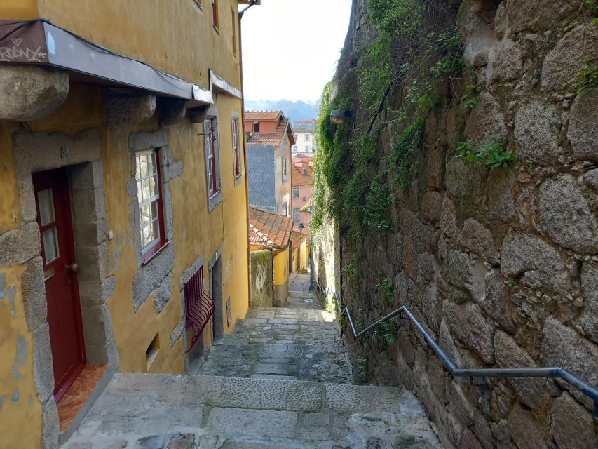 Porto Historic Center: Private Walking Tour & Cathedral - Praça do Infante D. Henrique to Casa do Infante: commerce, power, and the Age of Discoveries