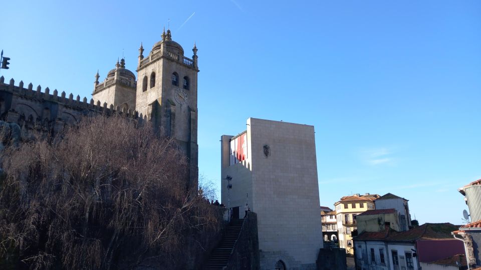 Porto Historic Center: Private Walking Tour & Cathedral - Carmo and Carmelitas plus Lello Bookshop: Porto’s culture in a few blocks