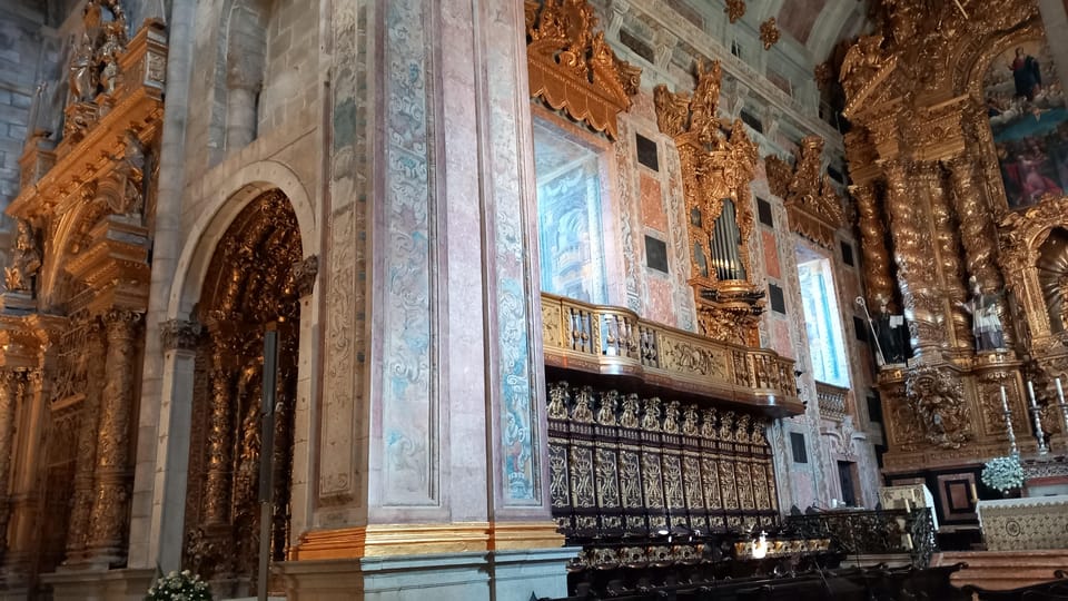 Porto Historic Center: Small Group Walking Tour & Cathedral - Starting at Câmara Municipal do Porto: you get your bearings fast