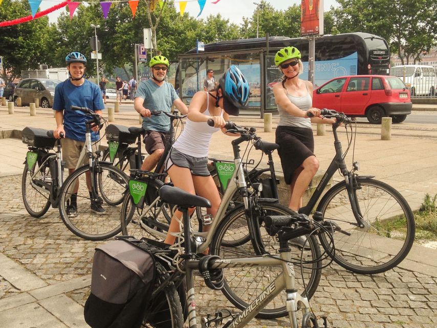 Porto: Historic e-Bike Tour with a guide - Starting at Miragaia: the riverbank meet-up and what it sets up
