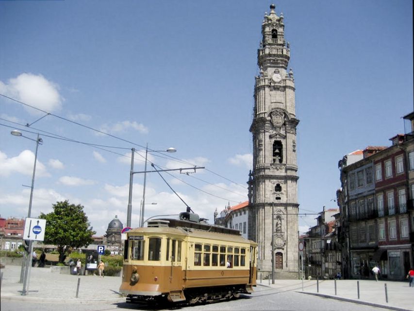 Porto: Historic e-Bike Tour with a guide - Palácio de Cristal Gardens and Cordoaria: where the views earn their place