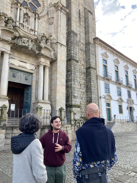 Porto: Historical Center Walking Tour - Avenida dos Aliados and São Bento Station: Porto’s Street Stage