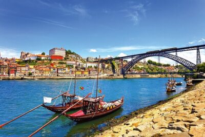 Porto Hop On Hop Off Bus Tour with Wine tasting & Night tour - Batalha Square to the Music and Palace Gardens: A Great First Orientation