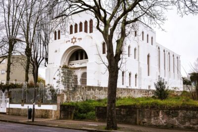 Porto: Jewish Heritage Private Tour by Tuk Tuk - Meeting at Café Batalha and the route logic of a private group