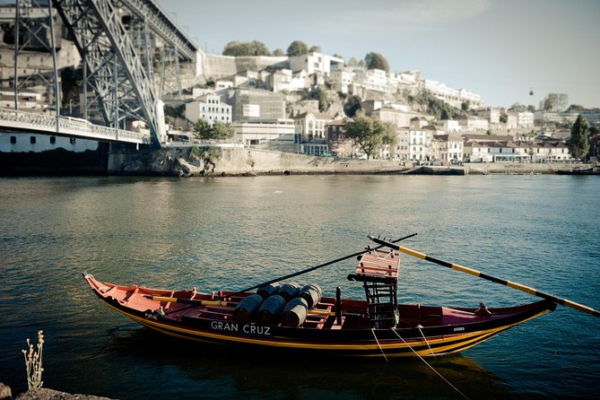 Porto: Morning City Tour with Six Bridges Cruise - The Luiz I Bridge and the Porto–Gaia shift across the Douro