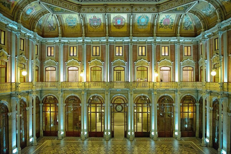 Porto: Old City and Monuments Tour - Palácio da Bolsa: Neoclassical grandeur and the Arab Hall