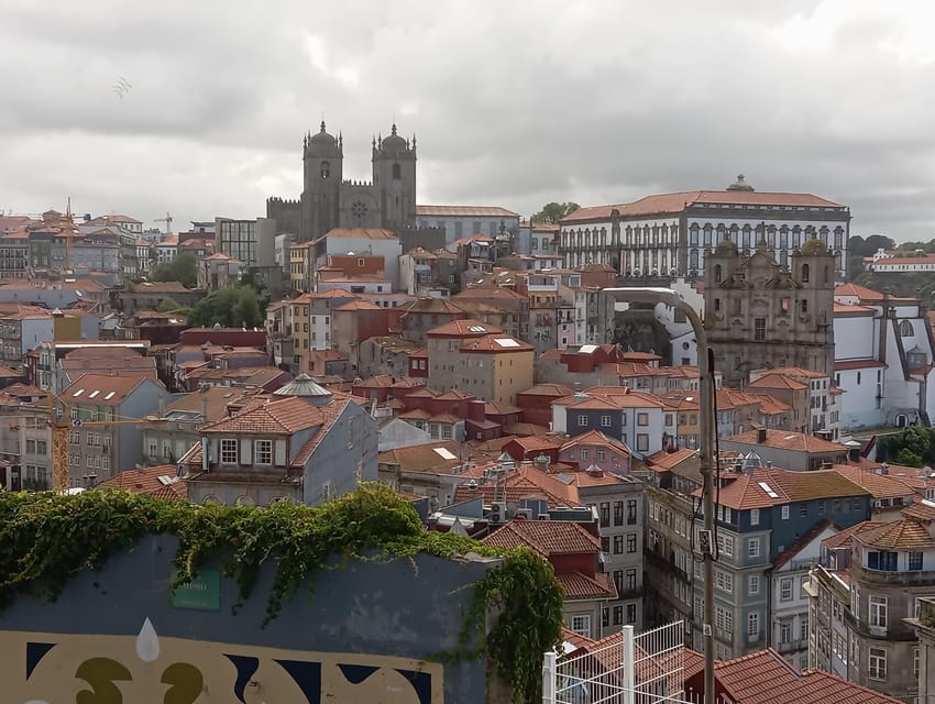 Porto - Old Town Tour with an official guide - Sé (Porto Cathedral): the medieval spine of the Old Town