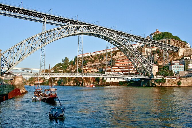 Porto "Old Town" Walking Tour with river cruise (Small-groups) - Passeio das Virtudes: a shortcut to one of Porto’s best view moments