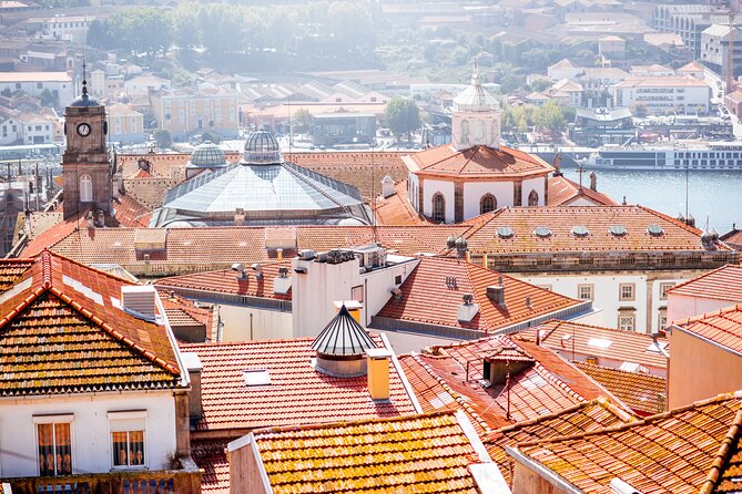 Porto "Old Town" Walking Tour with river cruise (Small-groups) - Old English Clube do Porto: British ties you can spot without a museum