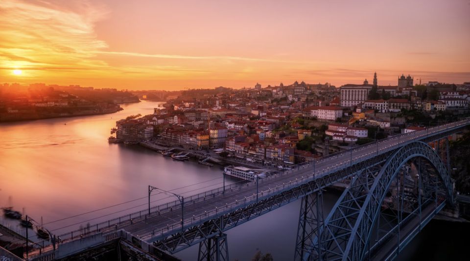 Porto: Premium Portuguese Food Tour and Sightseeing - The final café (20 minutes): how you close out strong