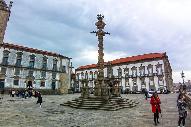 Porto private afternoon tour, discover the most iconic attractions - Café Majestic, the Palladium clock, and Porto’s Art Nouveau side