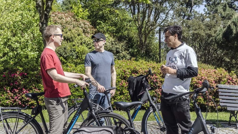 Porto Private E-Bike Tour: Douro River, Parks & Beaches - Getting your bearings: Mira street art to the riverfront