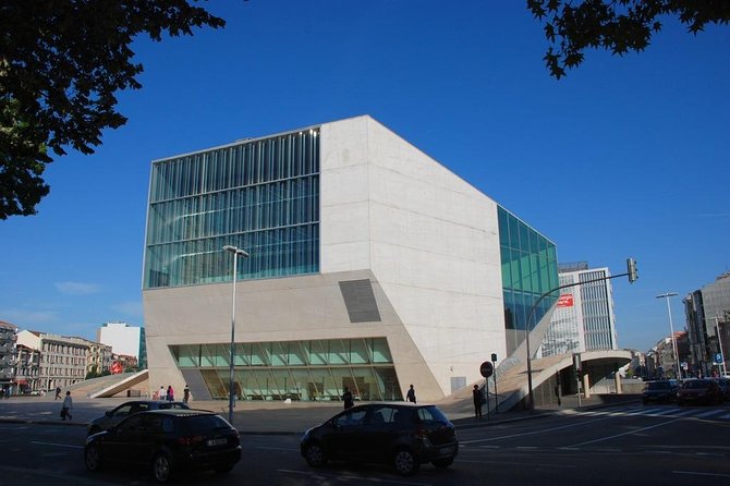 Porto private morning Tour, discover the most iconic attractions - Fernandine Wall vibe: city expansion written in stone