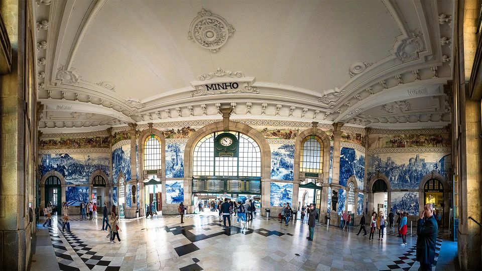 Porto private morning Tour, see the most iconic attractions - Starting at Liberdade Square and setting the tone