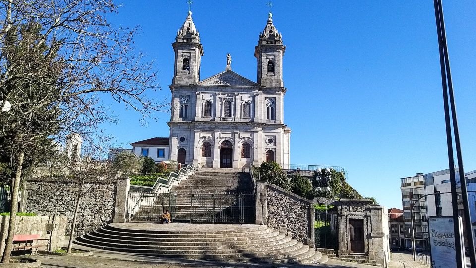 Porto private morning Tour, see the most iconic attractions - Porto Cathedral photo stop: a quick hit with big views