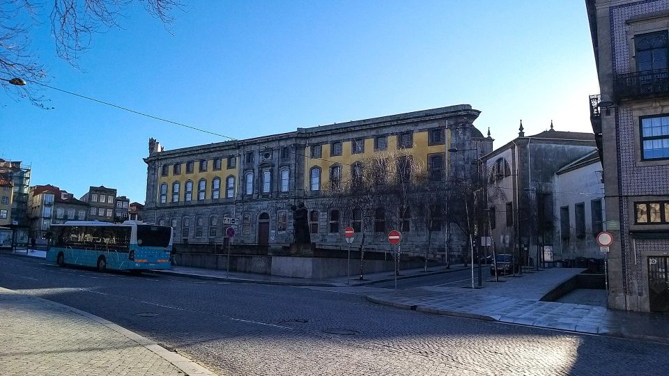 Porto private morning Tour, see the most iconic attractions - Mercado do Bolhão: food and wine without turning the tour into a meal