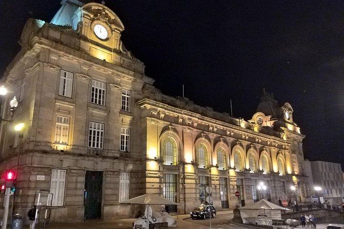 Porto private night Tour, discover the most iconic attractions - Mercado do Bolhão at night: a classic market, not just a photo stop