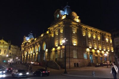 Porto private night Tour, discover the most iconic attractions - Start point scenery: D. Pedro Square and Avenida dos Aliados energy