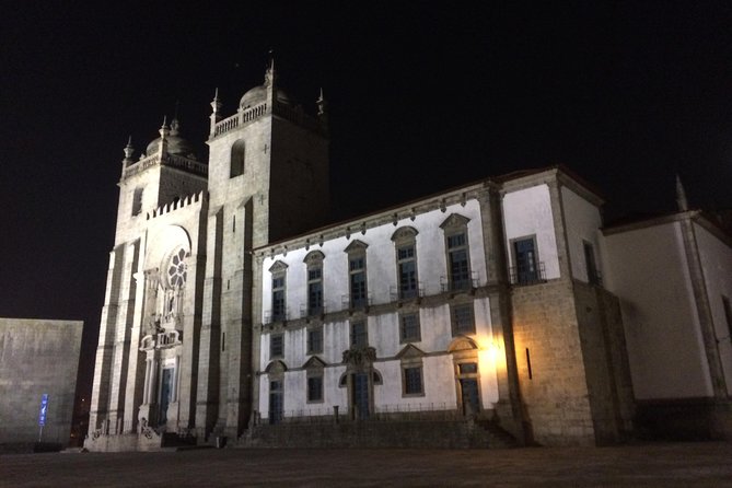 Porto private night Tour, discover the most iconic attractions - Café Majestic and the Galerias Palladium clock: Belle Époque mood