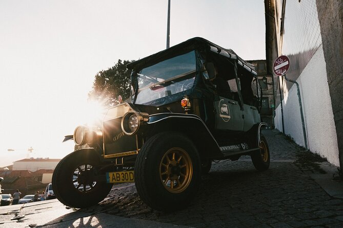 Porto : Private Tour of the Historic City in a Classic Ford T - Cathedral views and the oldest streets: what you get in the central Porto section