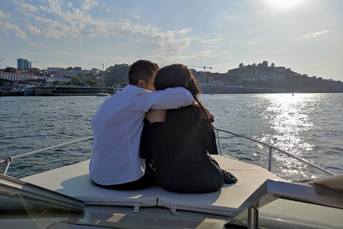 Porto : Private Tour to the Louis Bridge, group price up to 6px - Language and how comfortable the experience should feel