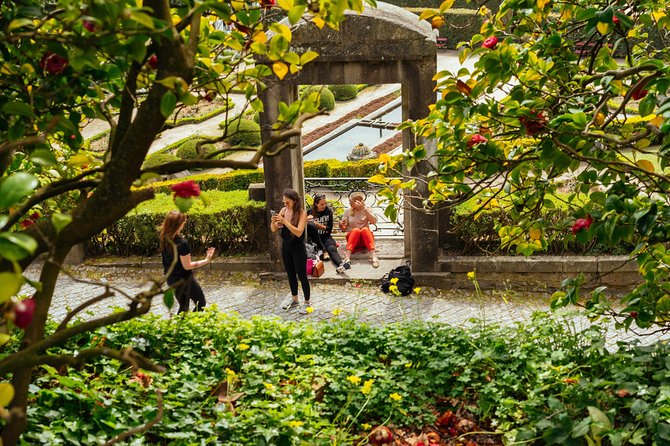 Porto: Private Tour with Locals – Highlights & Hidden Gems - What “private with locals” really means in 3 hours