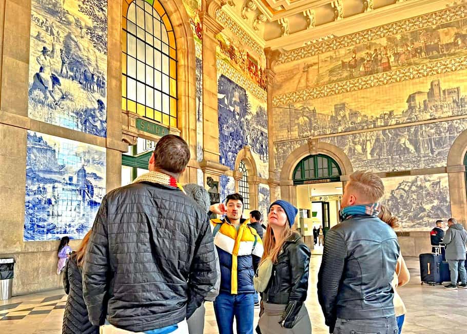 Porto Private Walking Tour + Porto Wine glass - São Bento station to Avenida dos Aliados: where you get your bearings