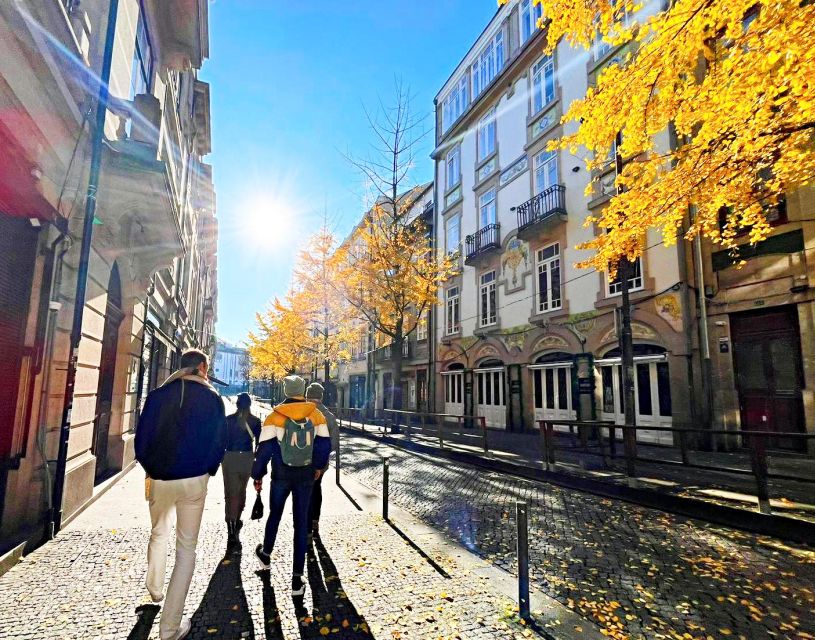 Porto Private Walking Tour + Porto Wine glass - Palácio da Bolsa and the approach to your finish