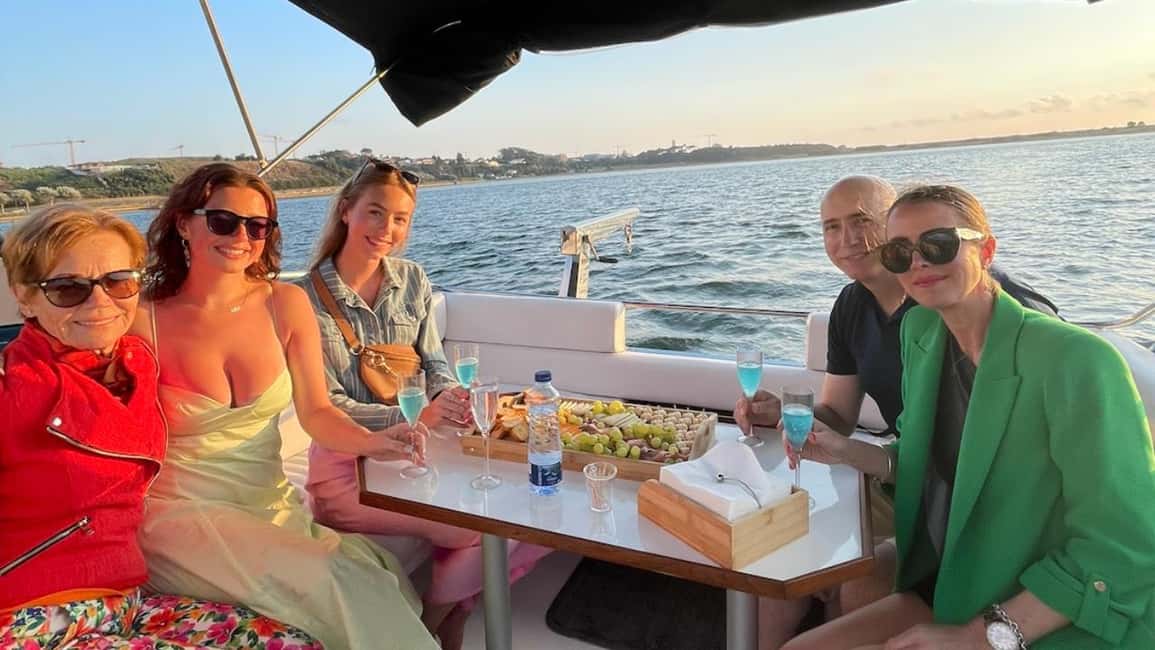 Porto: Private Yacth Cruise with Wine, Snacks & 6 Bridges - Price and value: when $313 per group makes sense