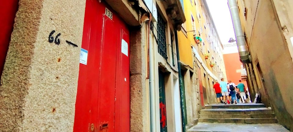 Porto Ribeira and highlights Private Walking Tour - Starting at Sé and Porto Cathedral: Where Porto’s Story Gets Its Shape