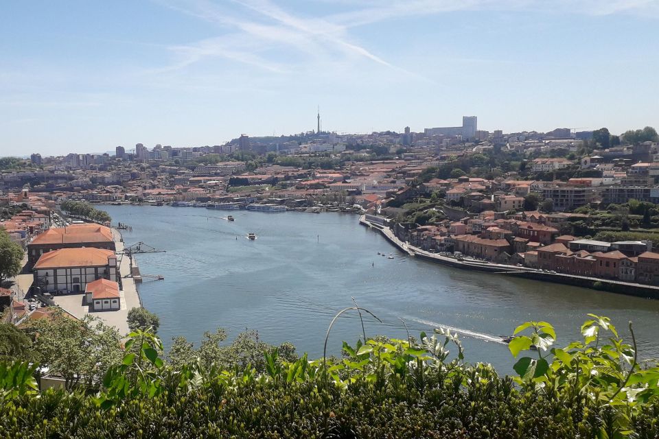 Porto Riverbank Tour on an e-bike: Atlantic Coast, Gardens - Ribeira to Miragaia: Riverside Porto in Photo-Stop Form