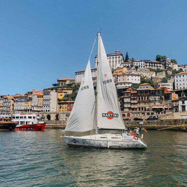 Porto: Shared Douro River Sunset Cruise with Welcome Drink - What the guide does (and why it changes the experience)