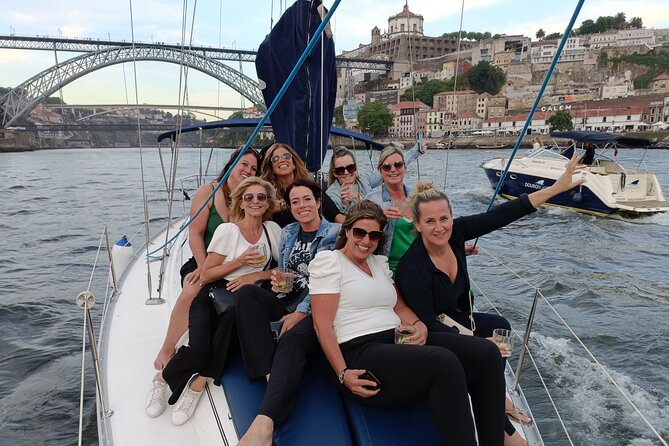 Porto: Single Party on a charming sailboat with welcome drink - Cruising Toward Luiz I Bridge: Easy Photos Without the Stress