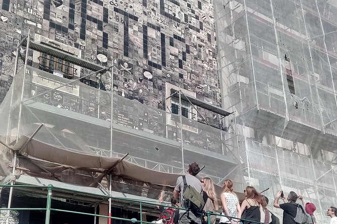 Porto Street Art Tour - Stop 1: Praca de Carlos Alberto—Your Street-Art Starting Line