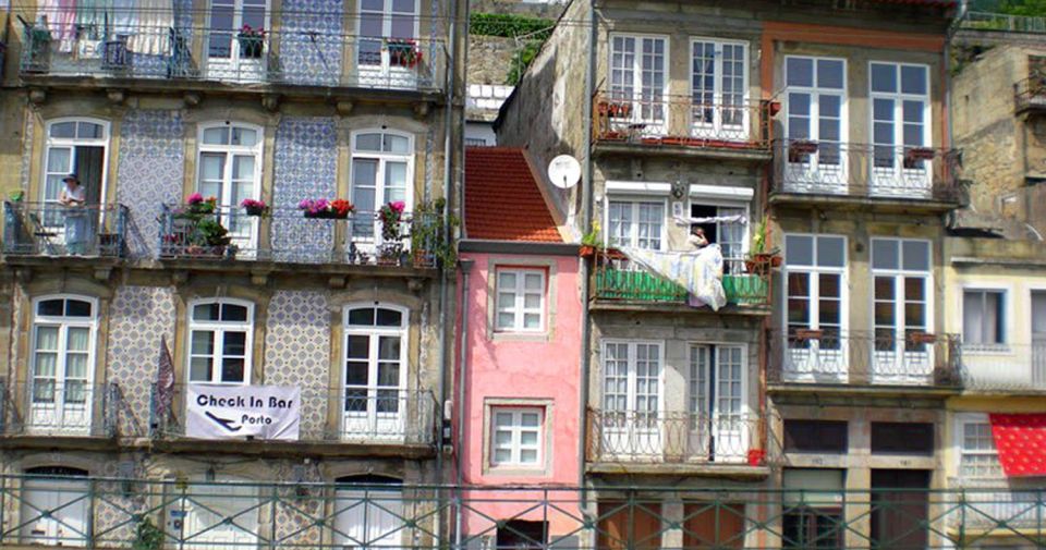 Porto Sunset Bike Tour - Meeting at Biclas & Triclas in Miragaia (and what to bring)