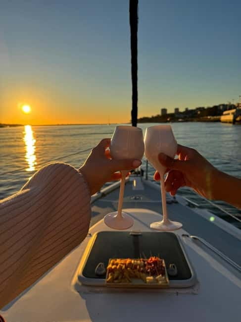 Porto: Sunset Sailboat Tour with Welcome Drink - Welcome drink plus snacks or Port tasting: what you’ll actually feel on board