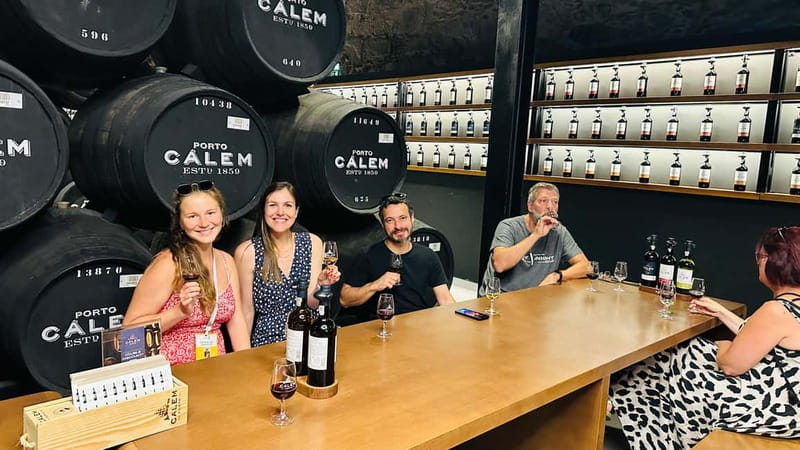 Porto to Gaia Experience: City Walk and Wine Cellars - Getting Your Bearings: Igreja da Santíssima Trindade to Porto City Hall