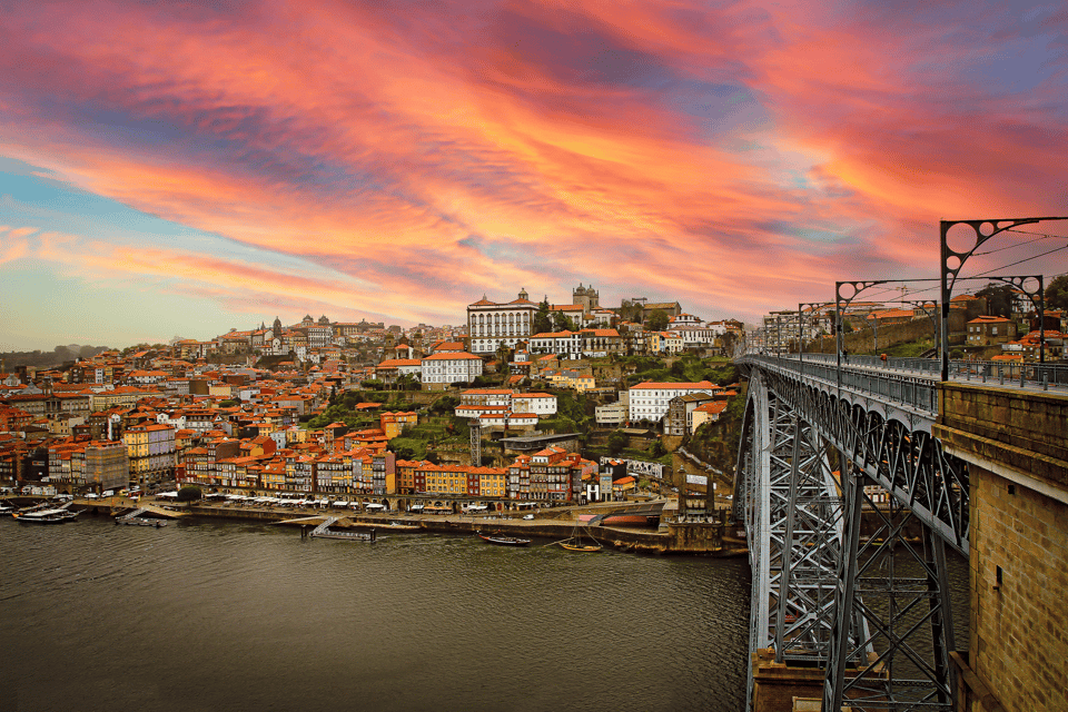 Porto Tour: A tour, a thousand stories in Tuk Tuk - 3h - Market stop and gastronomy time: plan to pay yourself