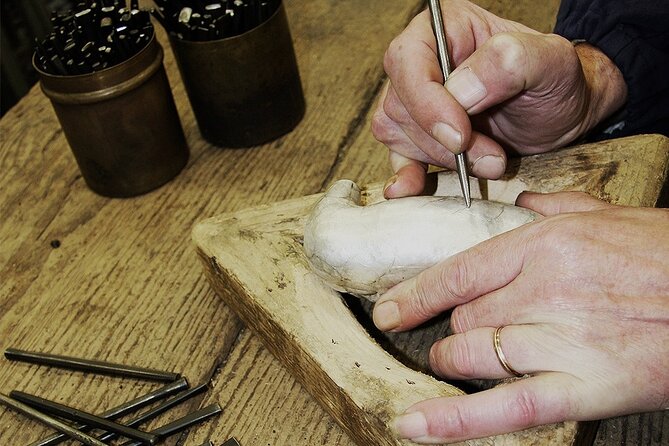 Porto: Tour to the world of silver in a century-old workshop - What you learn about silverwork (and what it helps you notice)