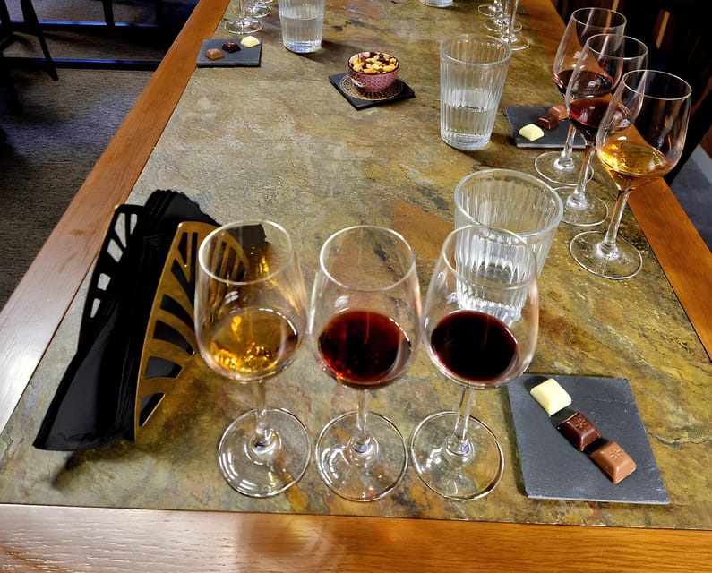 Porto tour with Port Wine tasting in a hidden wine cellar! - Three glasses in a hidden cellar: how the tasting actually works