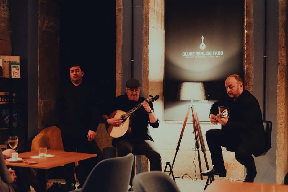 Porto: Traditional Fado Show with Welcome Drink - Clube Real do Fado: the centenarian room where Fado sounds personal