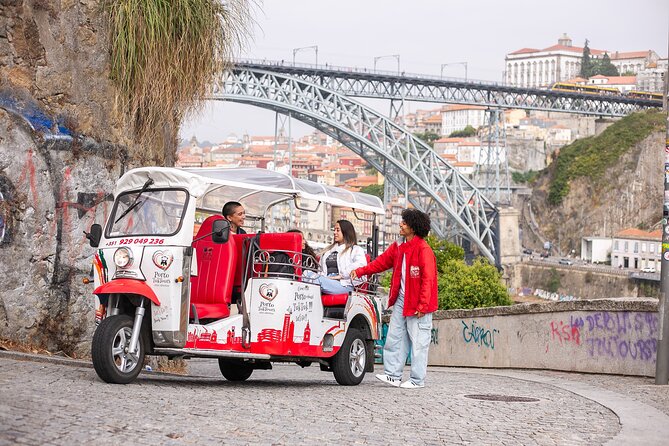 Porto: Tuk tuk vip guided tour - 1.30h - Se Catedral in 12th-Century Context (Fast Stop, Big Impact)