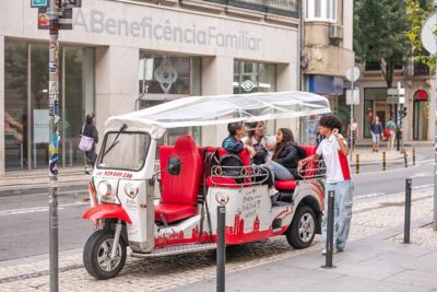 Porto: Tuk tuk vip guided tour - 1.30h - Starting at the Statue of Vímara Peres: What to Expect Before You Roll