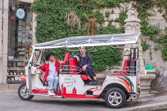 Porto: Tuk tuk vip guided tour - 1.30h - São Bento Railway Station: When Tiles Become a Story