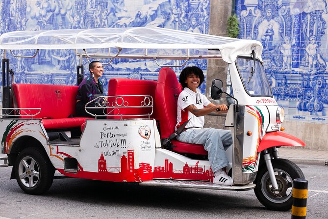 Porto: Tuk tuk vip guided tour - 1.30h - Hospital de Santo Antonio and Clerigos Tower: From Daily Life to Baroque Drama