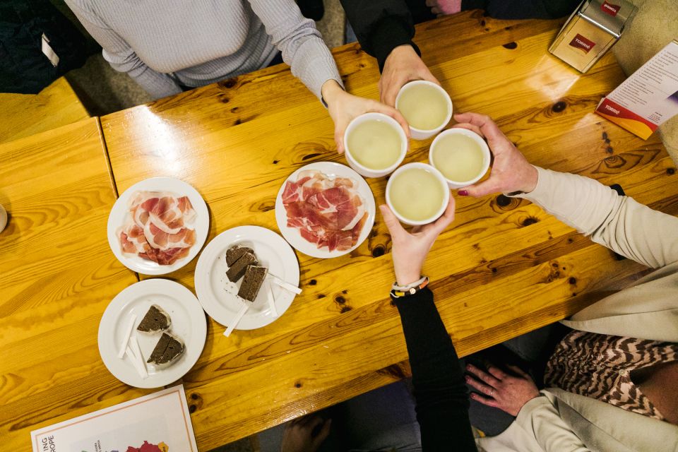 Porto: Walking Dinner Tour with Family-Owned Restaurants - Walking Porto: Aliados Avenue and Santa Catarina Strolls