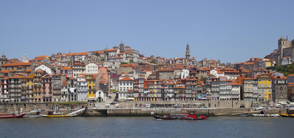Porto Walking Tour of the city centre in small-groups - São Bento Station: where Porto’s everyday face meets its bigger story