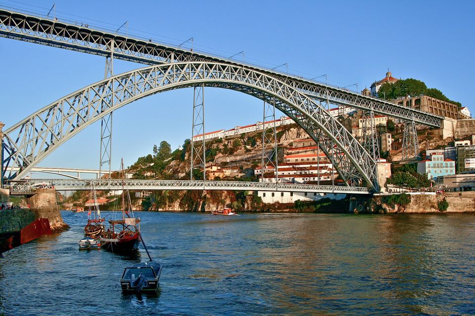 Porto Walking Tour of the city centre in small-groups - Avenida dos Aliados: a wide-angle view of Porto’s public side