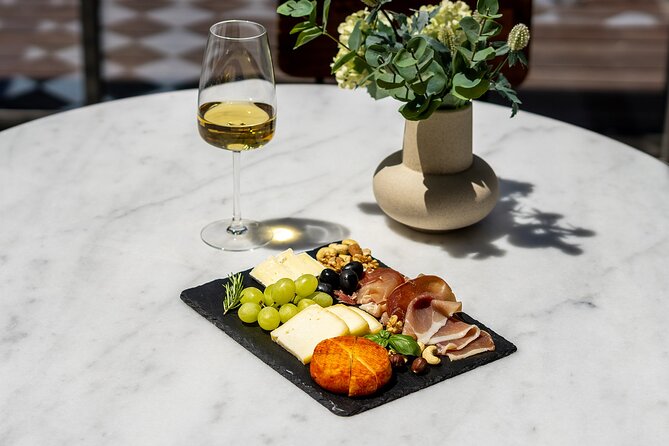 Porto Wine Tasting Experience with Portuguese Tapas Plate - Why the Douro Flight Works: Two Whites, Two Reds, and the Port Finish