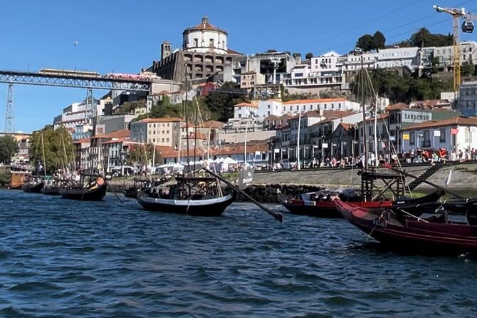 Porto:Passeio Barco no Rio Douro com Vinho do Porto e snacks 1-6 - When the tour turns into port wine time (and snack breaks)